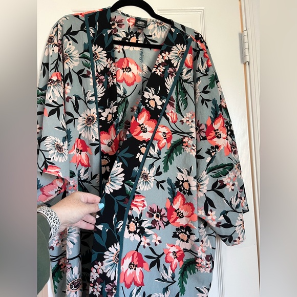 NORDSTROM BOBEAU Womens Size 1X Multicolor Floral Open Duster Kimono - Picture 2 of 5